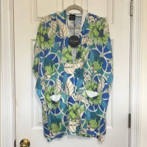 Wearable art open front top with pockets